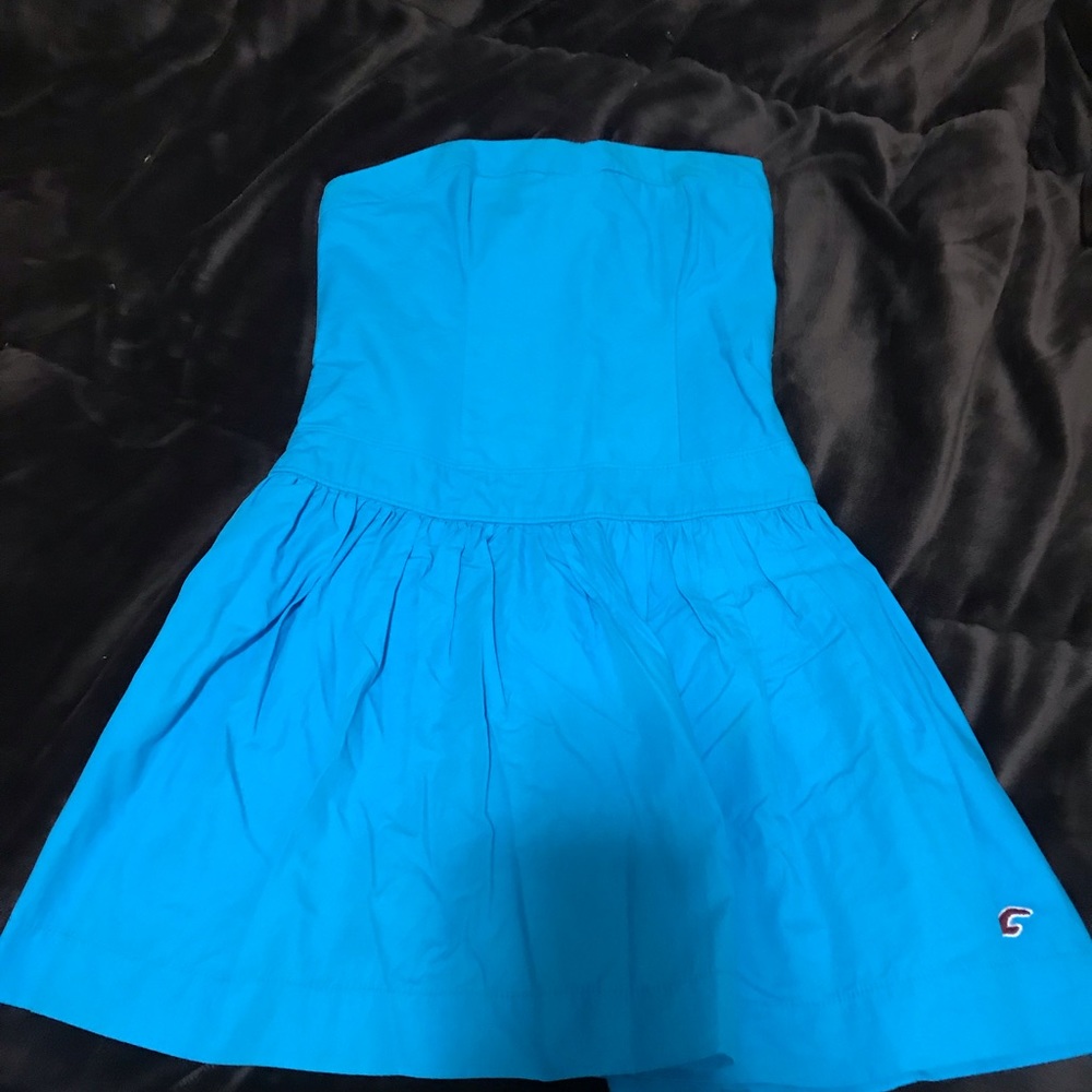 Strapless short blue dress